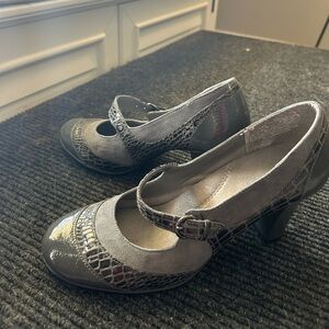 Gorgeous pair of professional grey work shoes by Aerosoles